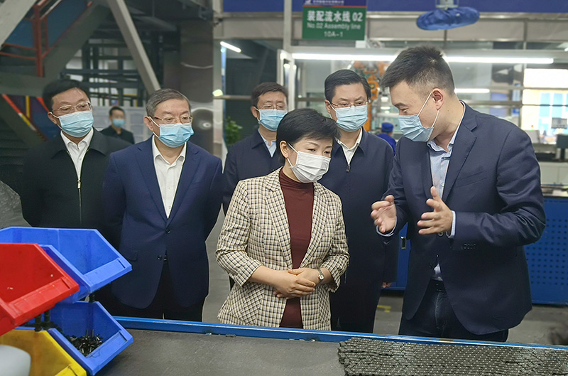 萬聞華副書記一行到東華興化公司調研二期 “智改數轉” 項目及發展情況